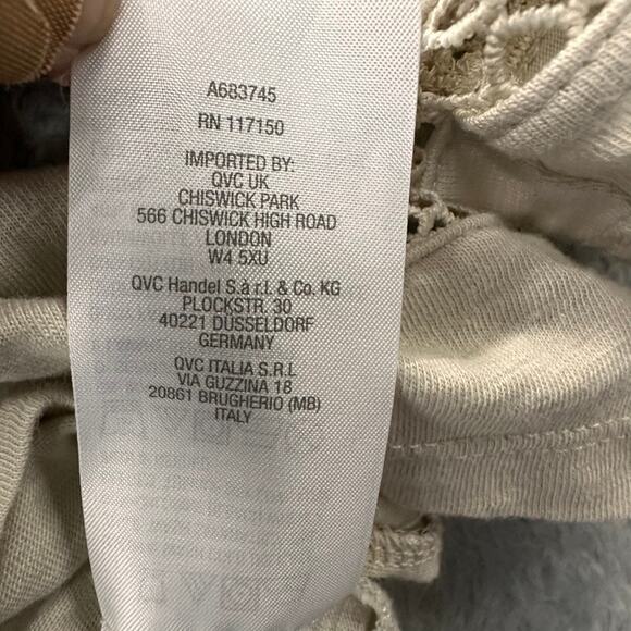 Belle Beach by Kim Gravel Large Beige V-Neck Top Lace Cut Out Beach Vacation - Picture 9 of 11